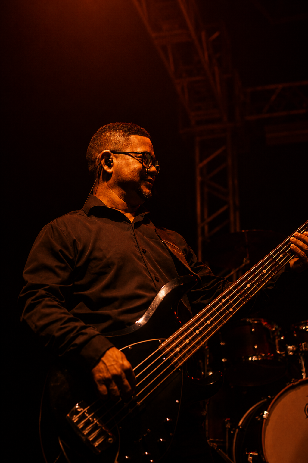 BAIXO: Edielson Castro